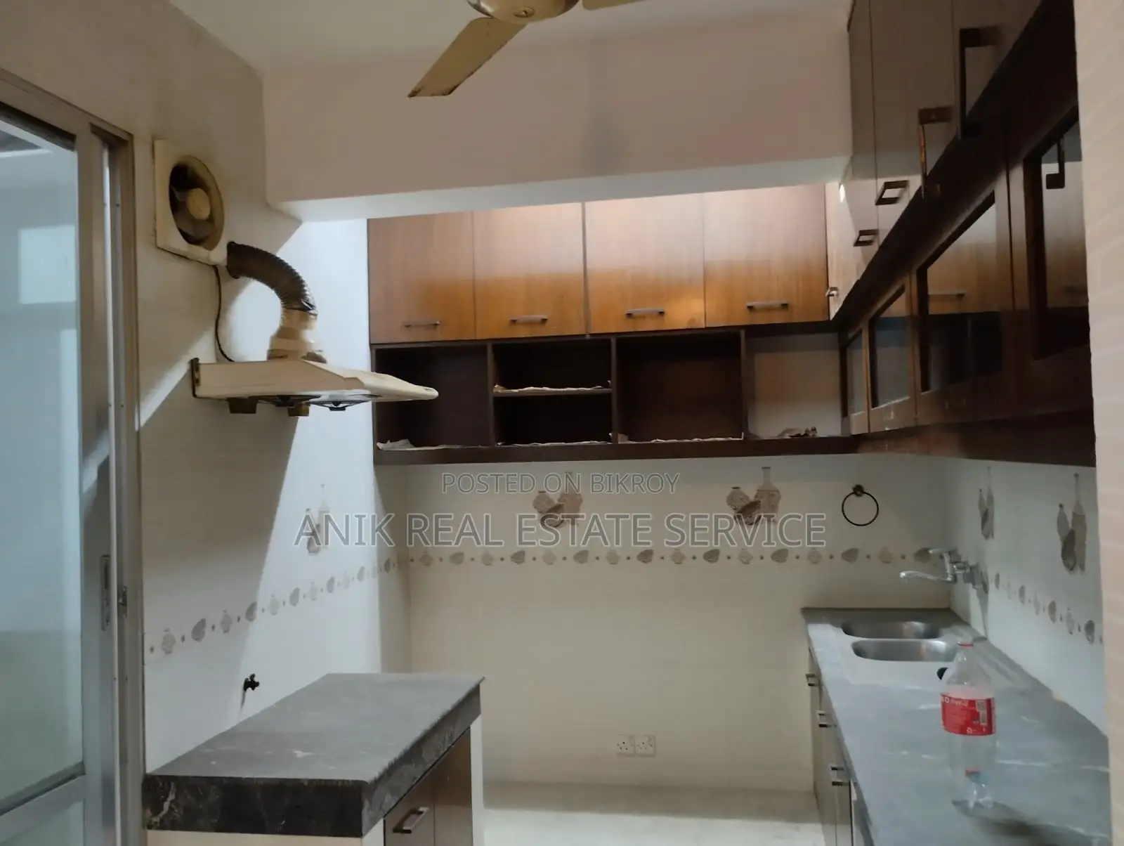 Good Quality 4000 Sft Un Farnised Flat Rent At Gulshan North