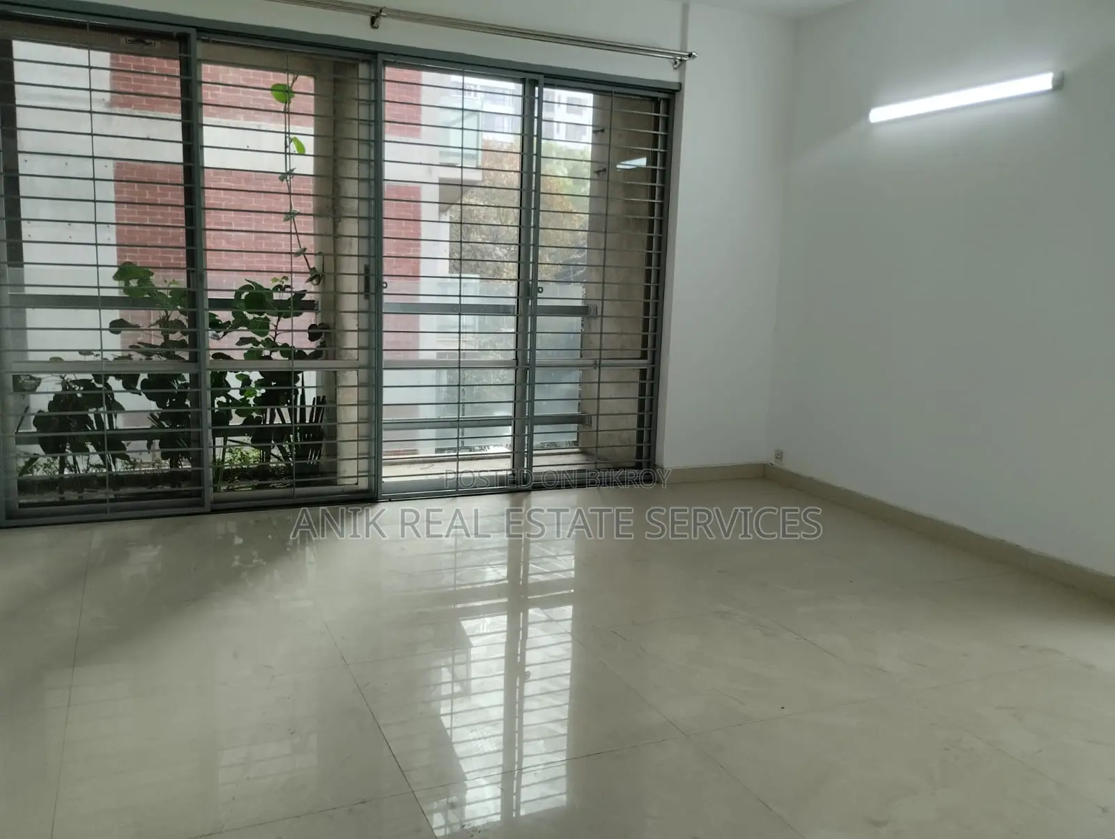 Good Quality 4000 Sft Un Farnised Flat Rent At Gulshan North