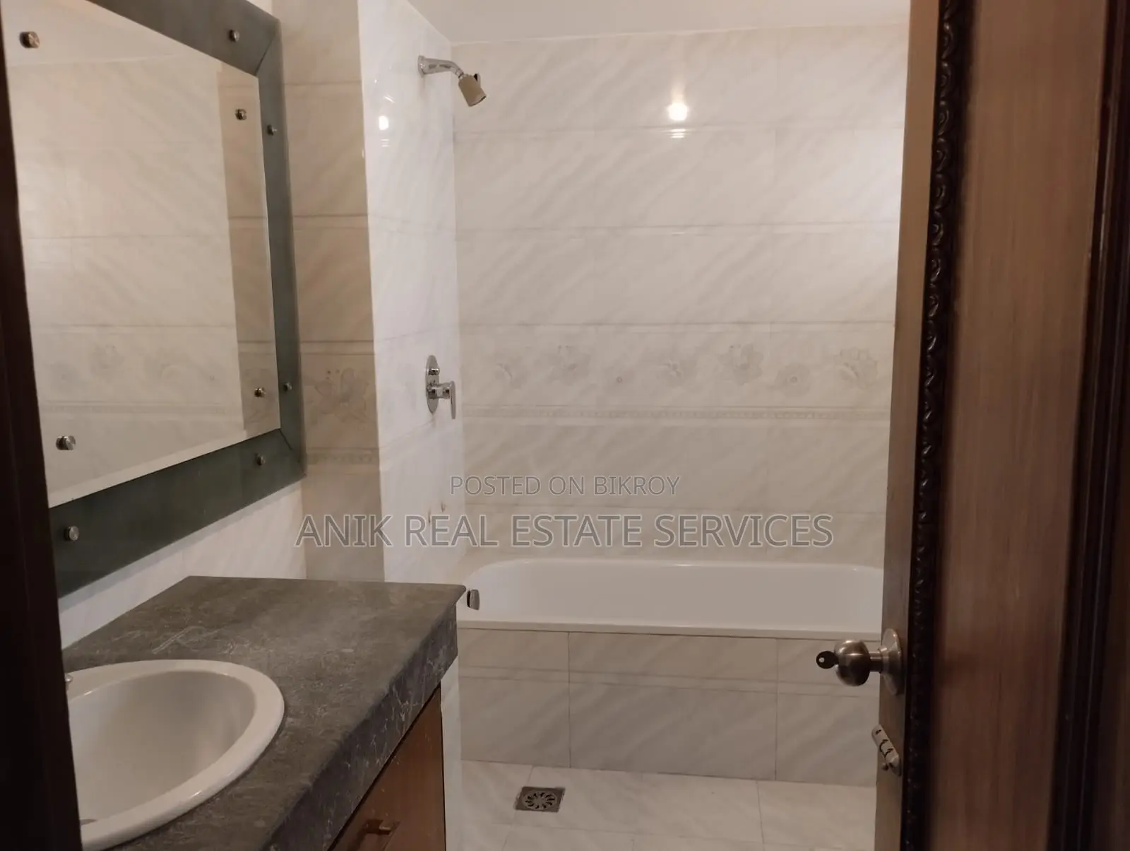 Good Quality 4000 Sft Un Farnised Flat Rent At Gulshan North