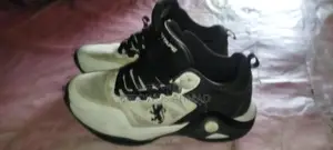রেডটেপ অরিজিনাল জুতা