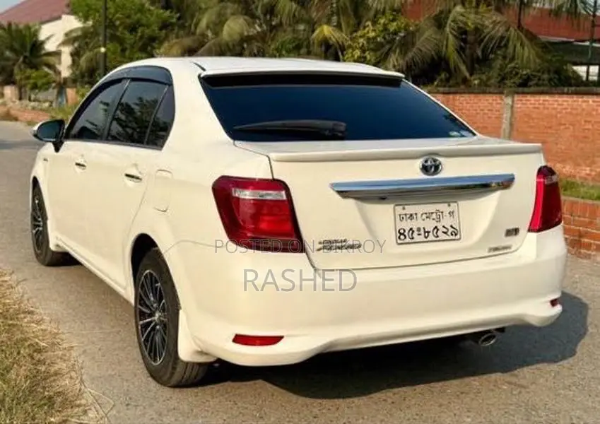 Toyota Axio . 2015