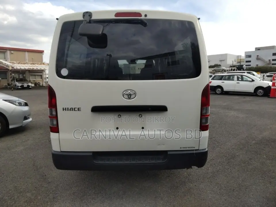 Toyota Hiace DX 2021