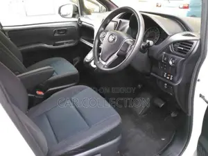 Toyota Noah X pkg 2021