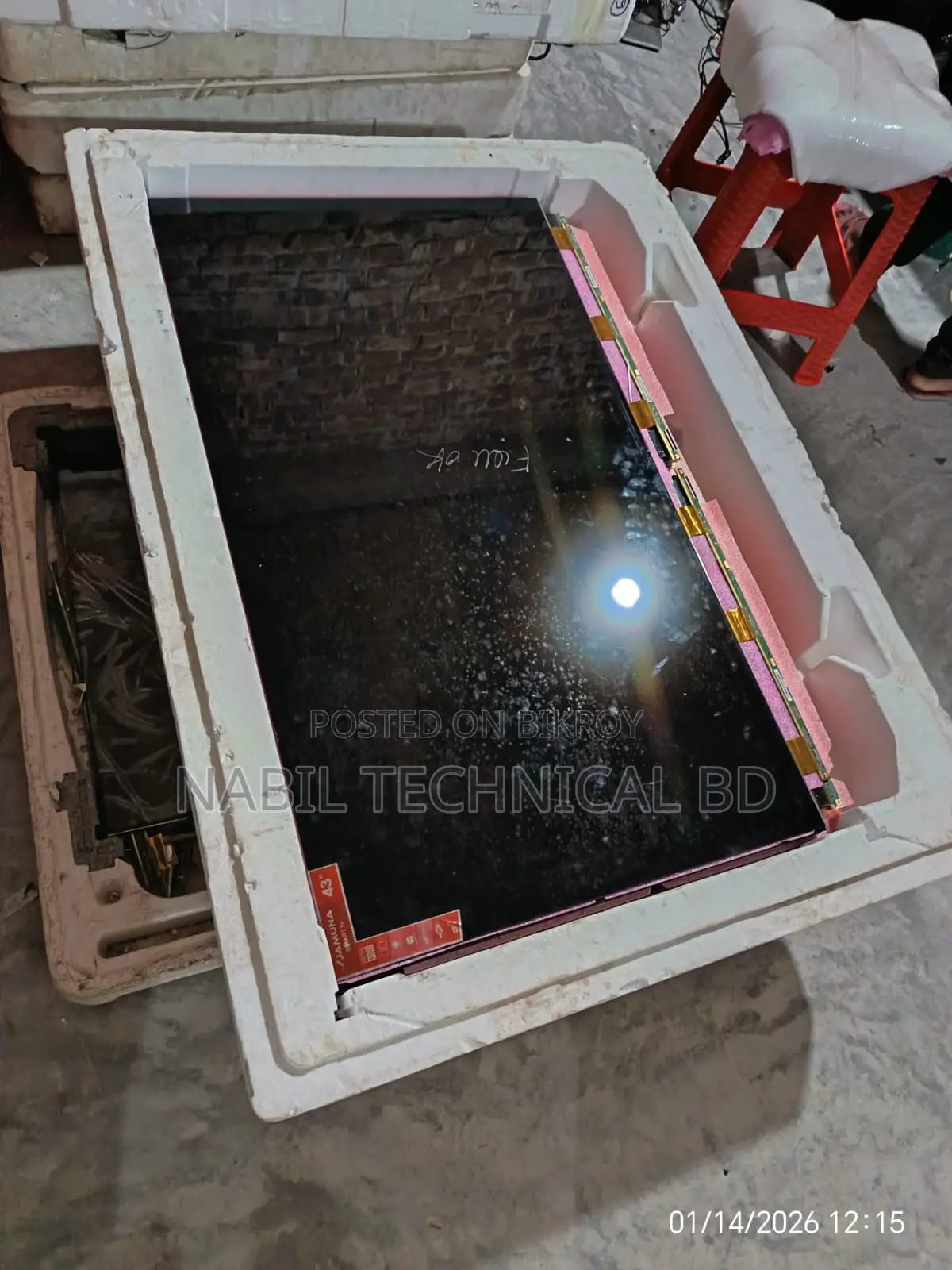 Wholesale sale of high-quality 43-inch LED TV displays.