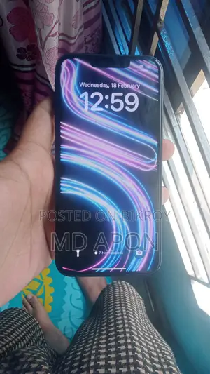 Apple iPhone 13 (Used)