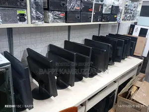 DELL 19" ইঞ্চি মনিটর. সুতার মতো দাগ আছে.