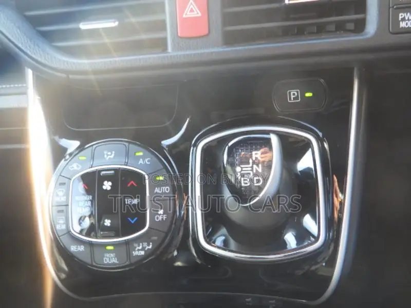 Toyota Esquire GI DYNAMIC AEROSTYLE 2020