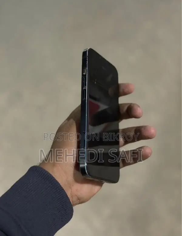 Apple iPhone 13 (Used)