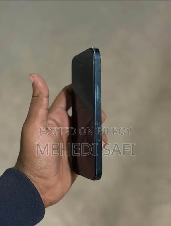 Apple iPhone 13 (Used)