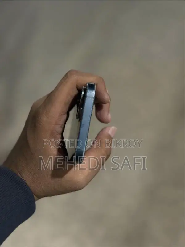 Apple iPhone 13 (Used)