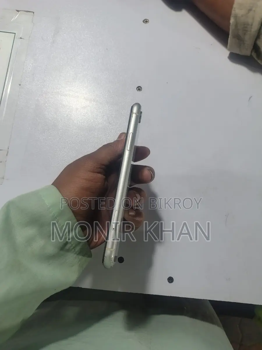 Apple iPhone XR (Used)