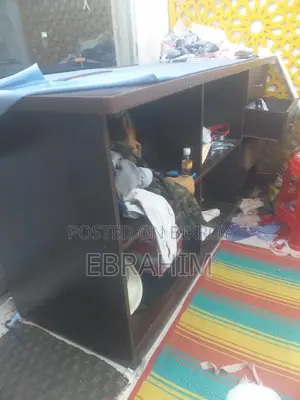 টেলারিং কাটিং টেবিল