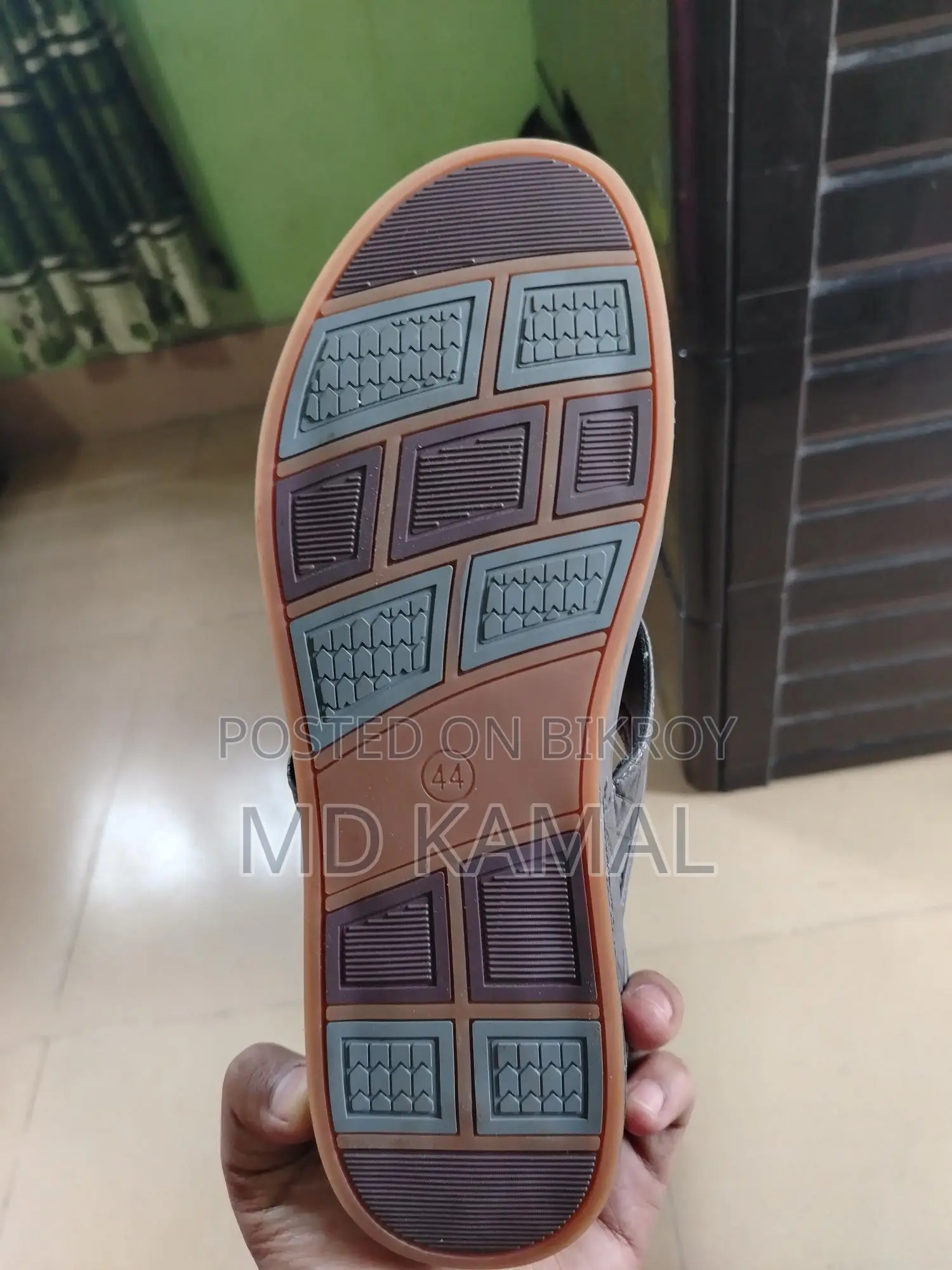 নতুন বিদেশি জুতা