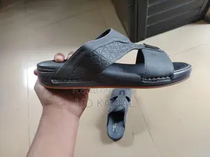 নতুন বিদেশি জুতা