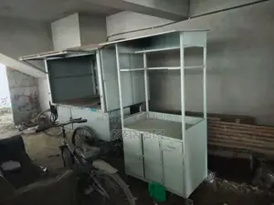 ফুড কার্টের জন্য একটি গাড়ি বিক্রি হবে