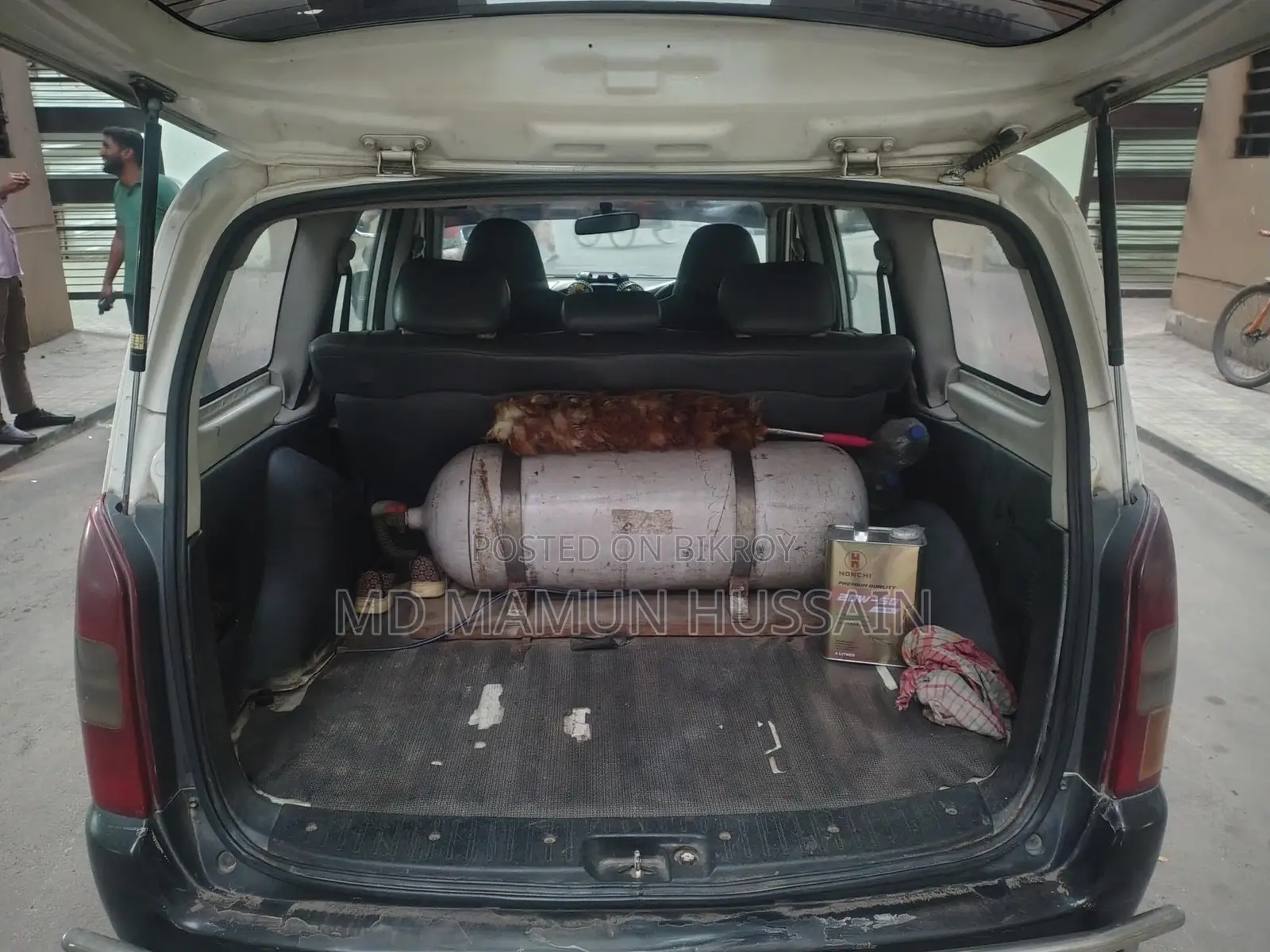 Toyota Probox . 2004