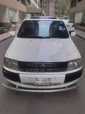 Toyota Probox . 2004