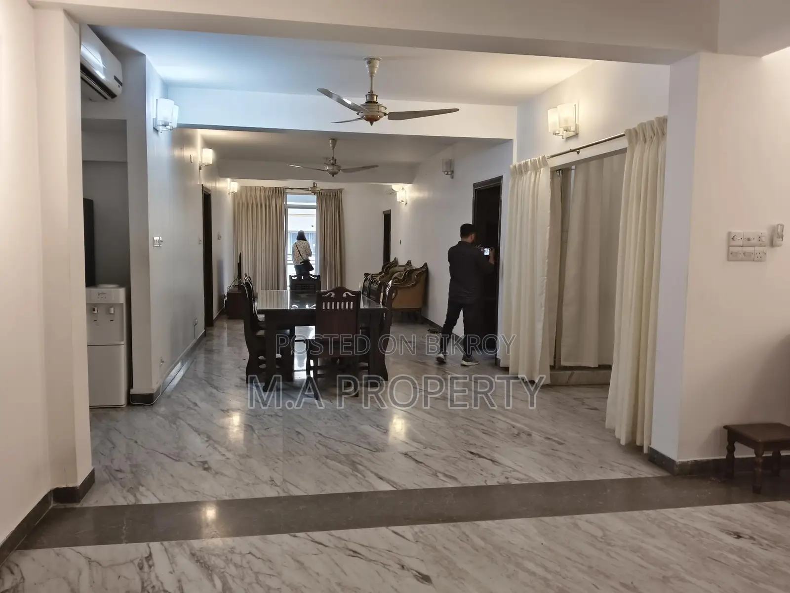 গুলশান-২ এ ১৮৫০ বর্গফুটের সম্পূর্ণ ফার্নিশড ৩-বেডরুমের অ্যাপার্টমেন্ট ভাড়া