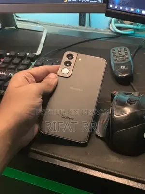 Samsung Galaxy S22 . (Used)