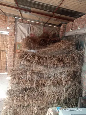 বিচুলি বিক্রি হবে।