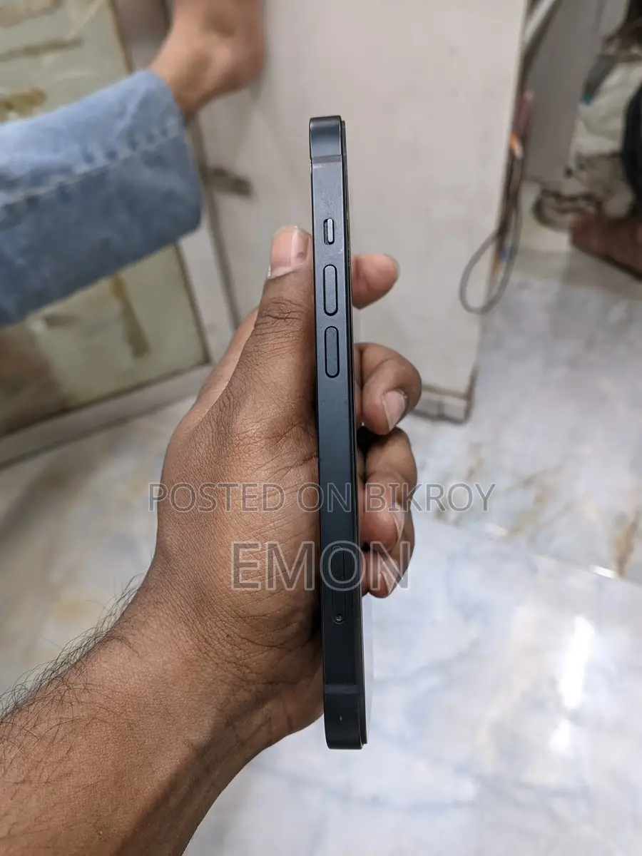 Apple iPhone 13 . (Used)