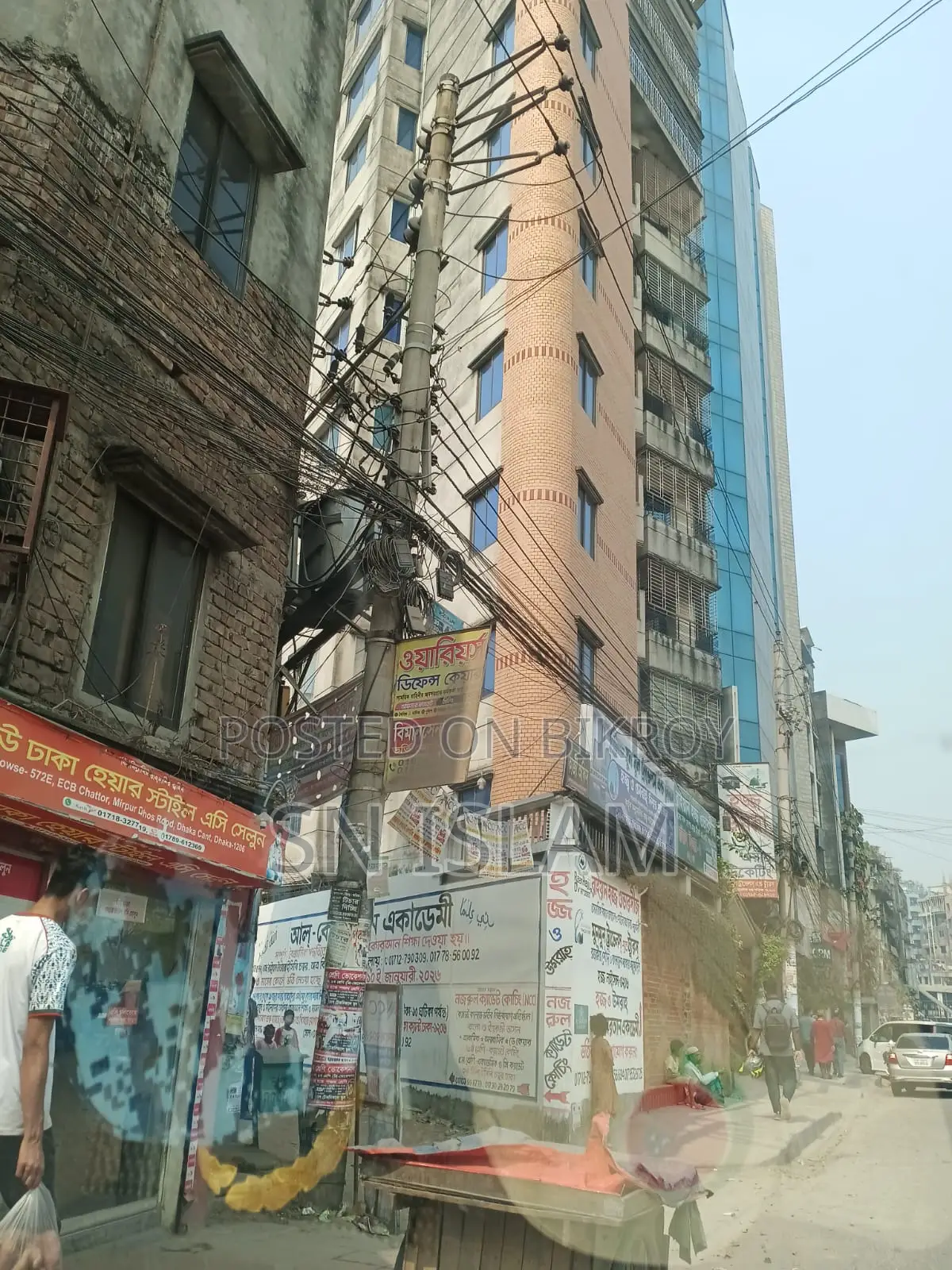 ১৪৩ মাটিকাটা, ক্যান্টনমেন্ট-এ বিক্রয়ের জন্য আসবাবপত্রসহ ৩ বেডরুমের অ্যাপার্টমেন্ট