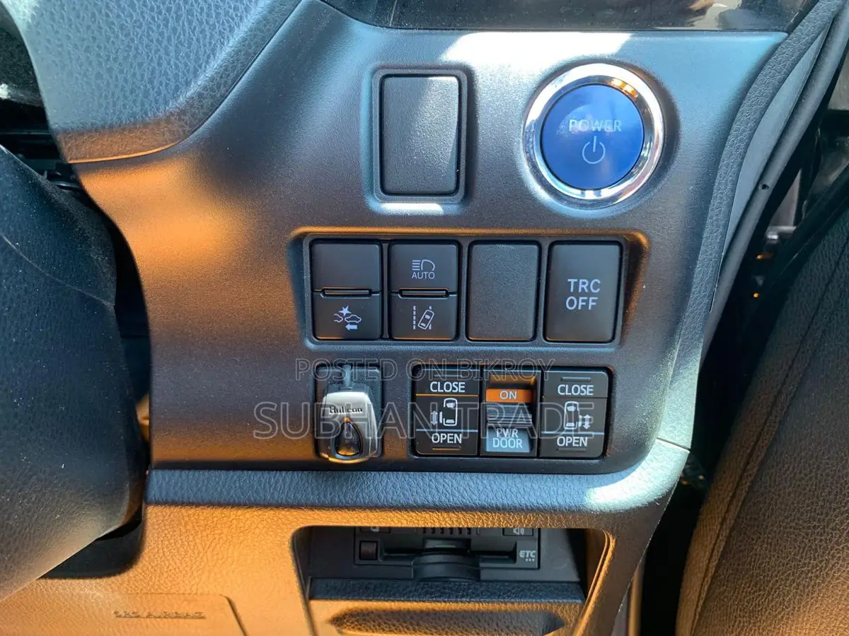 Toyota Noah G HYBRID WINE 2020