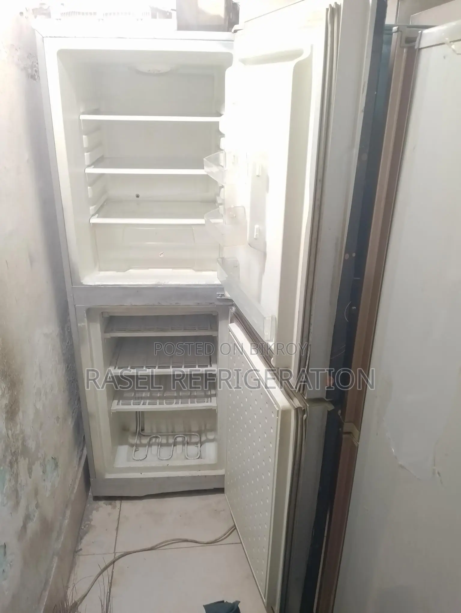 Running 16 CFT Singer refrigerator for sale