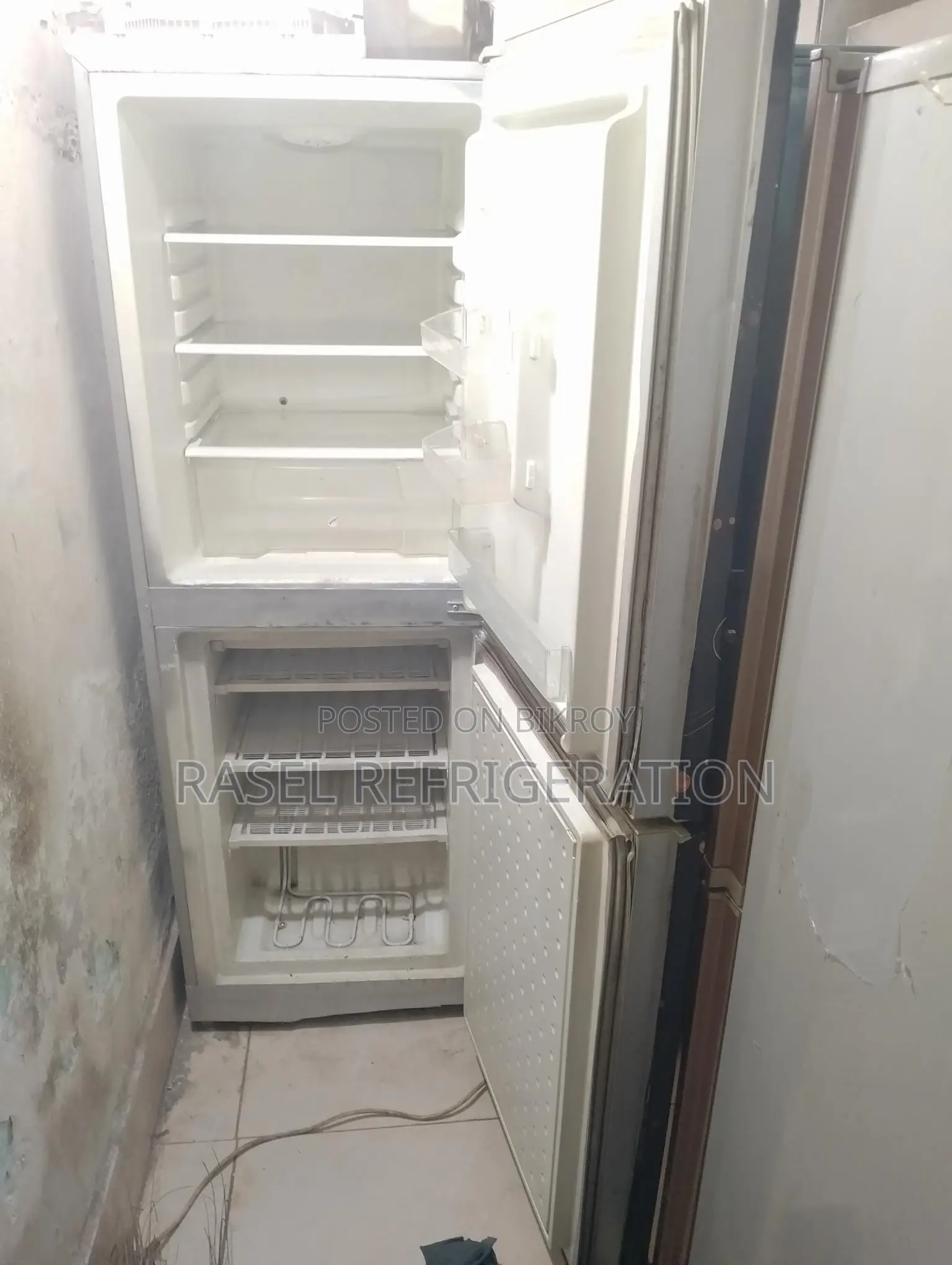 Running 16 CFT Singer refrigerator for sale