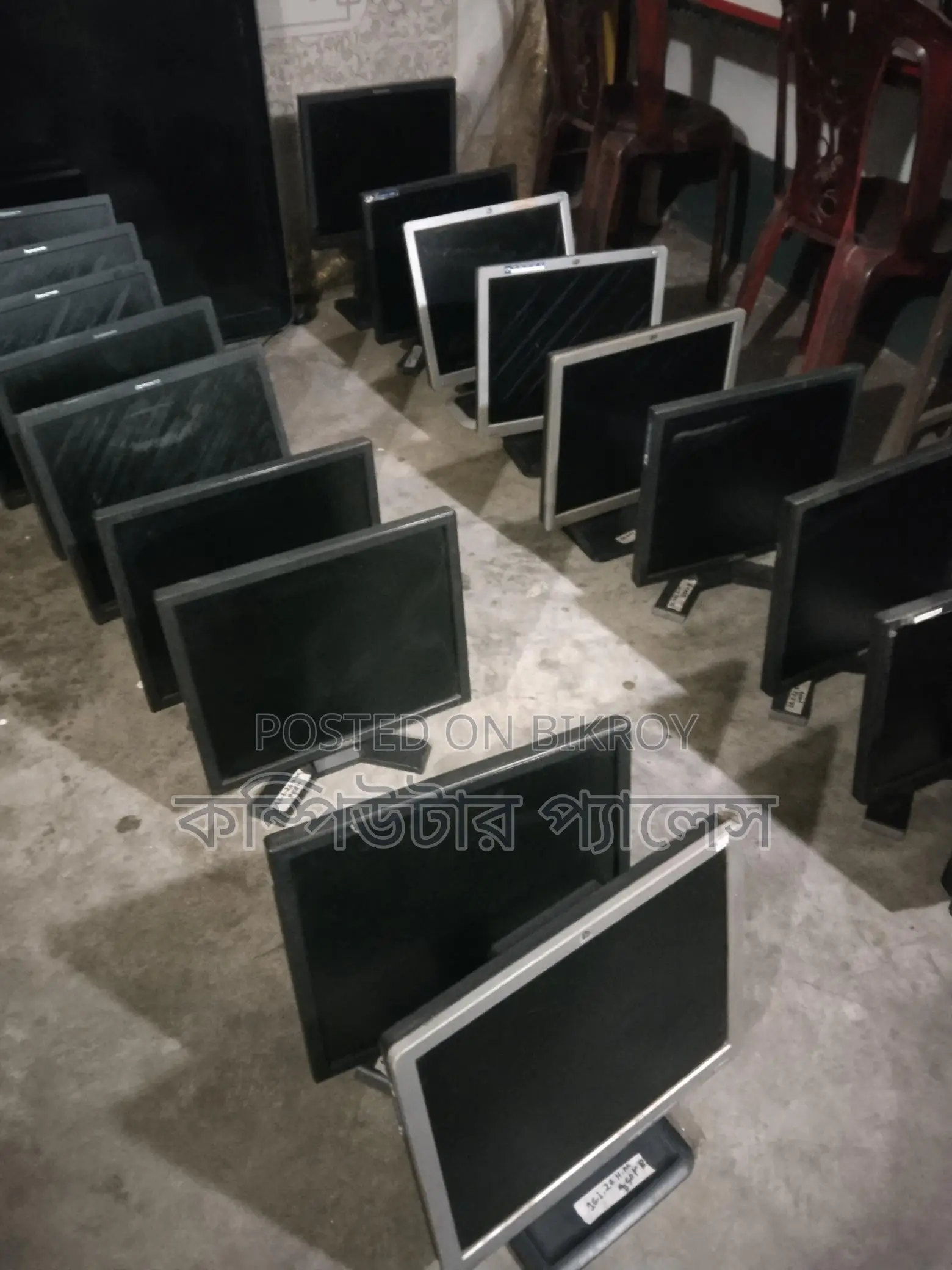 Buy DELL/HP/Lenovo 17" monitors of all brands at a throwaway price of only 850 BDT