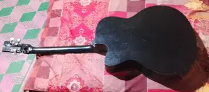 Guitar in good condition, minor issues