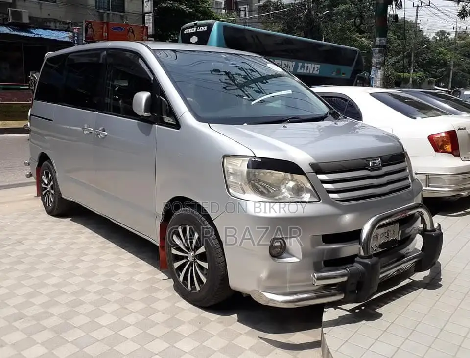 Toyota Noah 2.0 FWD (8 Seater) 2003 Silver