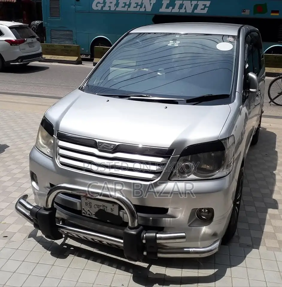 Toyota Noah 2.0 FWD (8 Seater) 2003 Silver