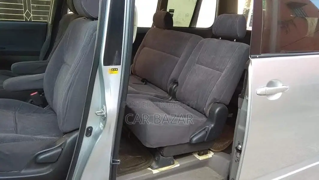 Toyota Noah 2.0 FWD (8 Seater) 2003 Silver