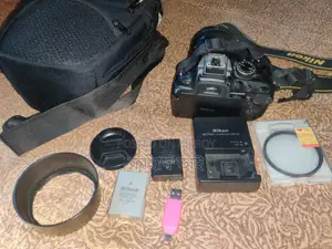 Nikon D5200 with prime lens