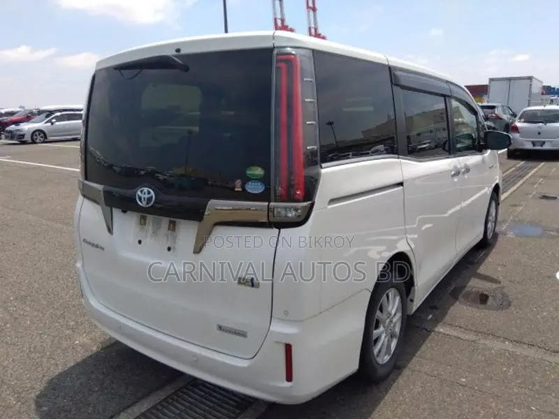 Toyota Esquire GI PREMIUM HYBRID 2020