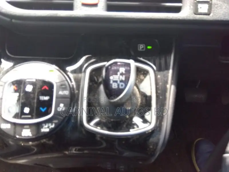 Toyota Esquire GI PREMIUM HYBRID 2020