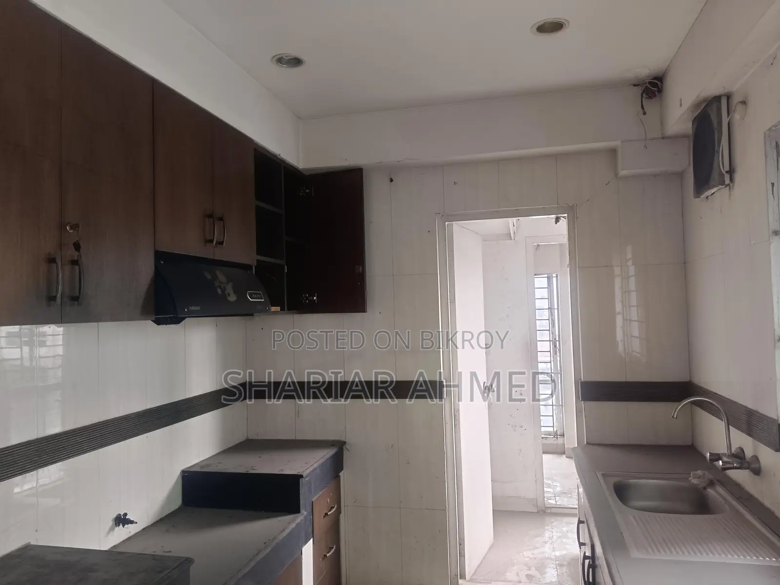 গুলশান ১-এ ২৫০০ বর্গফুটের আন-ফার্নিশড অ্যাপার্টমেন্ট ভাড়া হবে