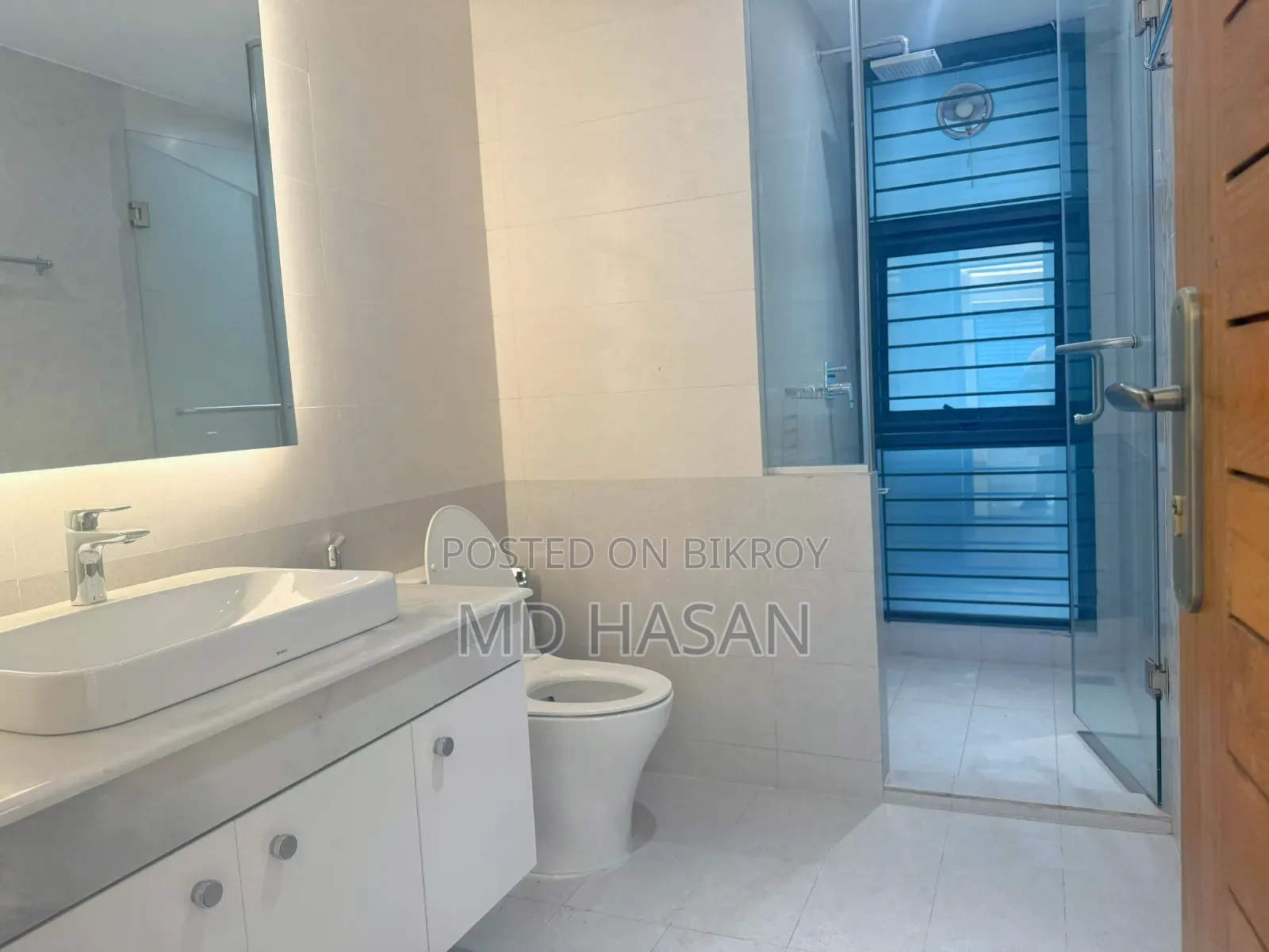 4bdrm Apartment in Semi Furbished Flat for Rent