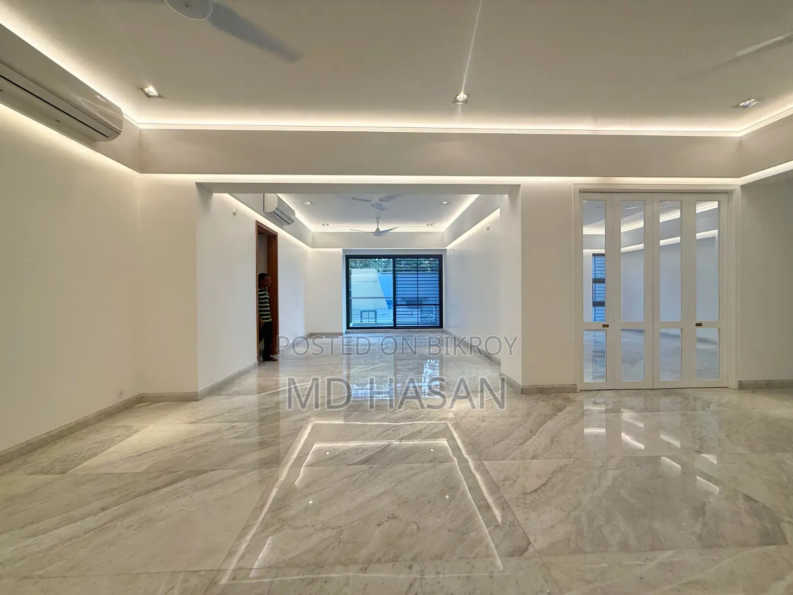 4bdrm Apartment in Semi Furbished Flat for Rent