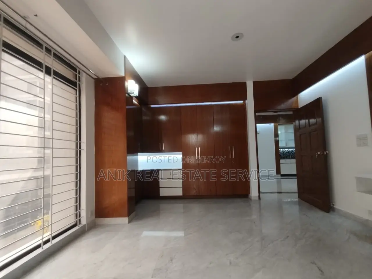 বারিধারায় ৩২০০ বর্গফুটের ভালো মানের আনফার্নিশড ফ্ল্যাট ভাড়া