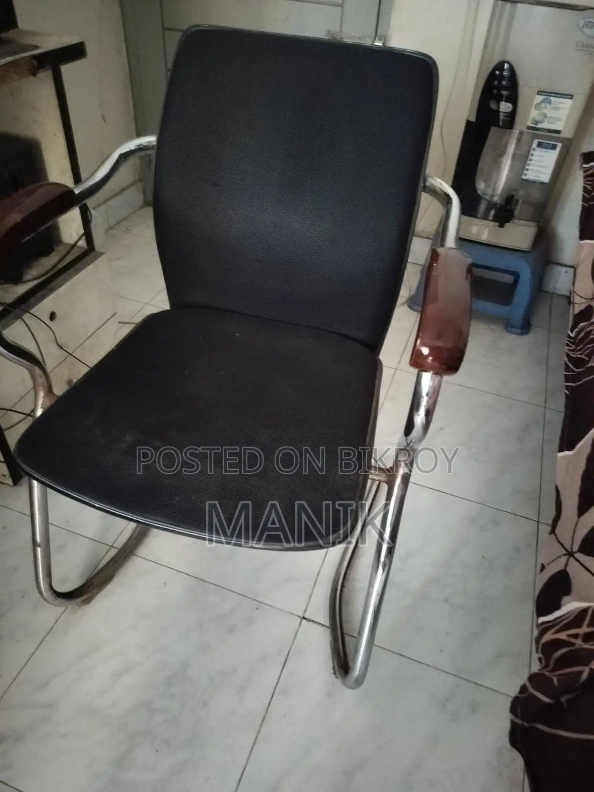 Heavy Metal Visiting Chair