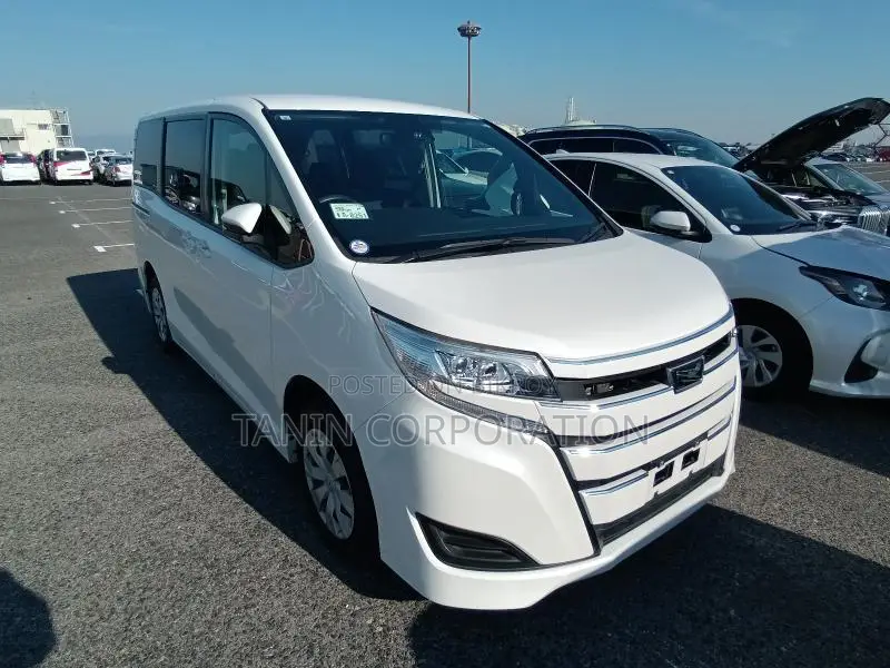 Toyota Noah Non Hybrid Push 2020