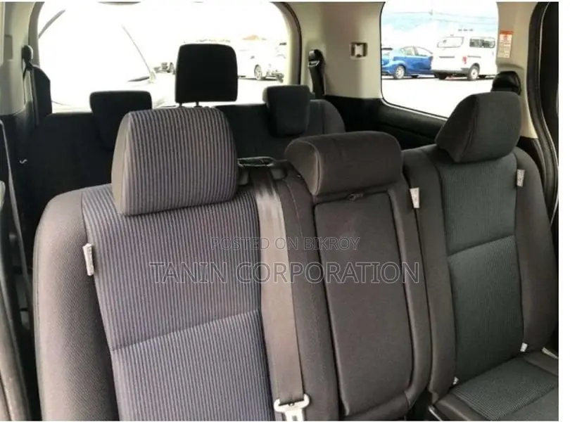 Toyota Noah Non Hybrid Push 2020