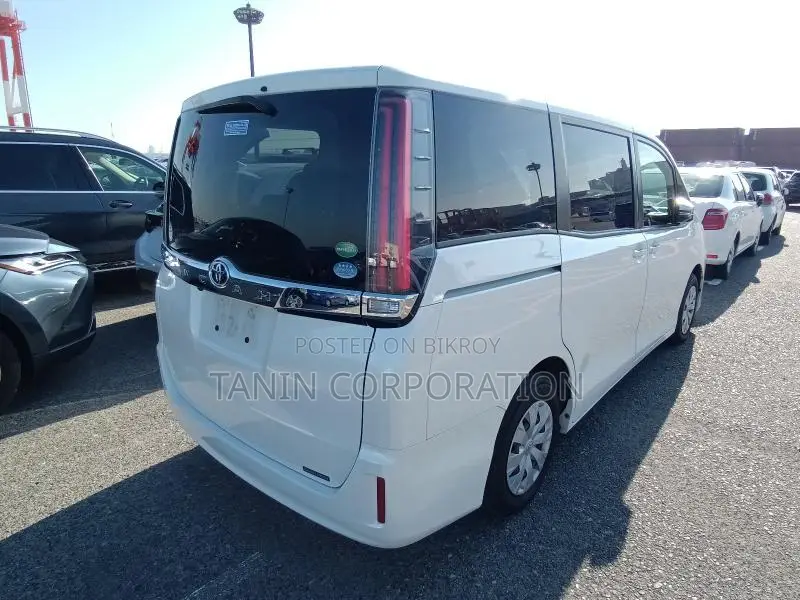 Toyota Noah Non Hybrid Push 2020
