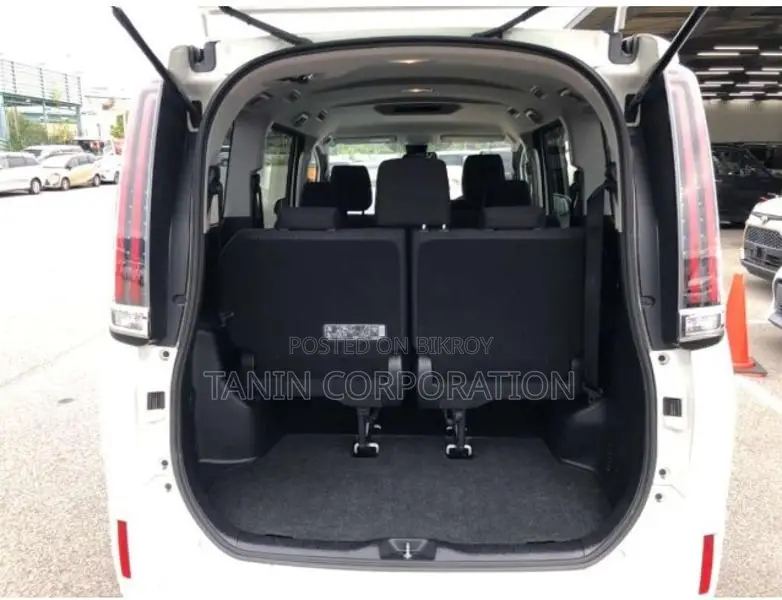 Toyota Noah Non Hybrid Push 2020