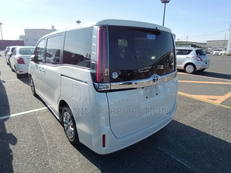 Toyota Noah Non Hybrid Push 2020