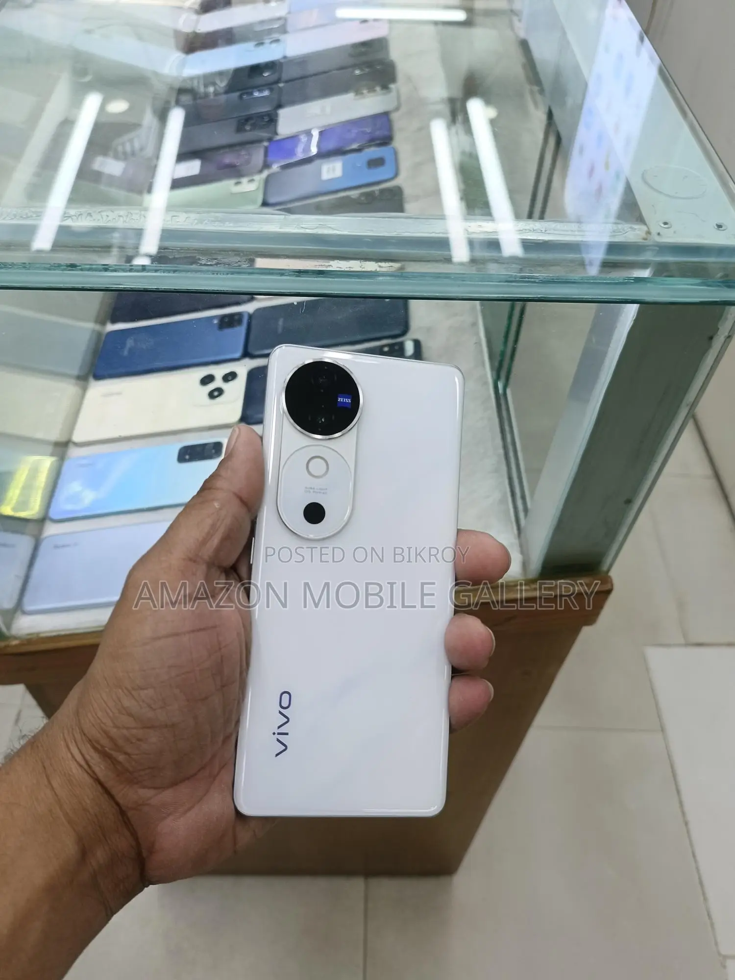 Vivo V40 12/256 (Used)