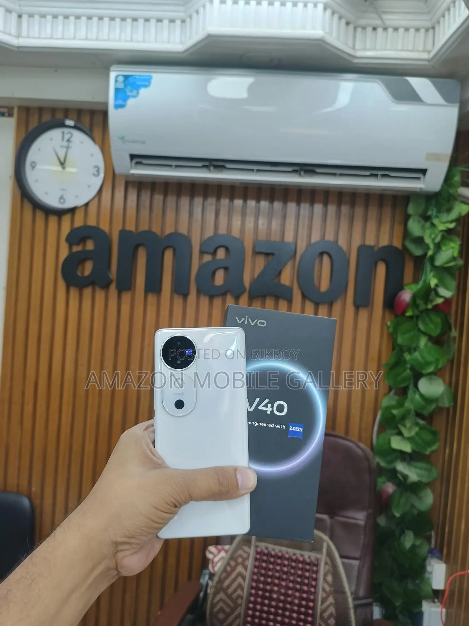Vivo V40 12/256 (Used)