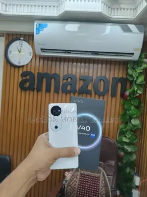 Vivo V40 12/256 (Used)